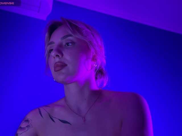NeniGris live cam on BongaCams