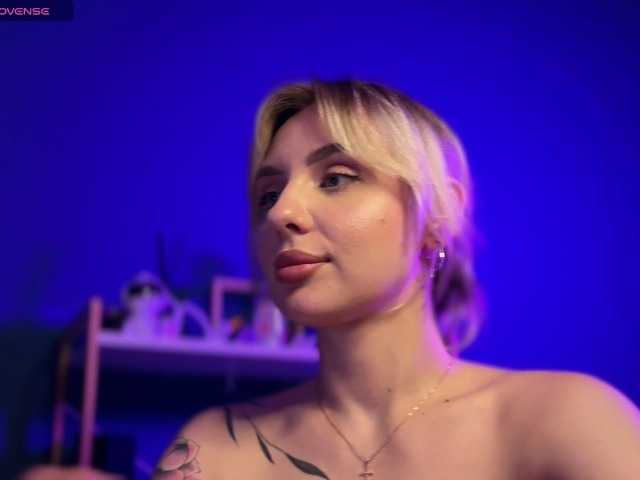 NeniGris live cam on BongaCams
