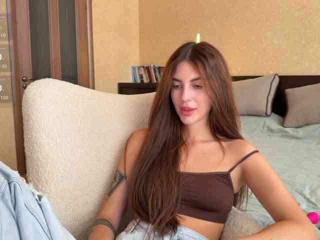 Model: lipsylolly