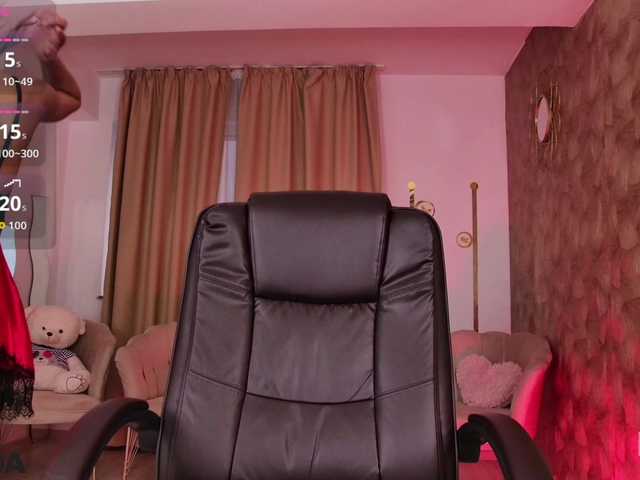 EmelyGlory live cam on BongaCams