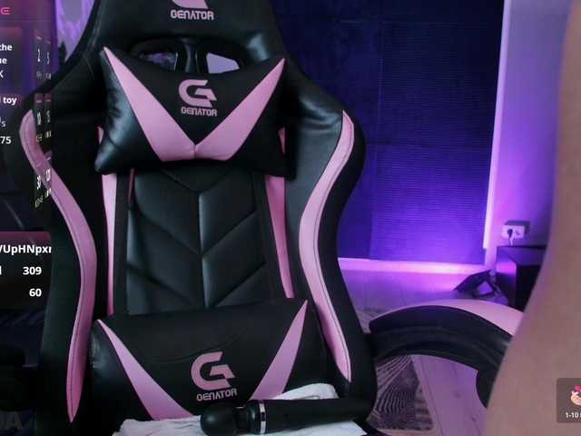 EmelyGlory live cam on BongaCams