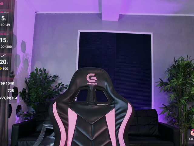 EmelyGlory live webcam show