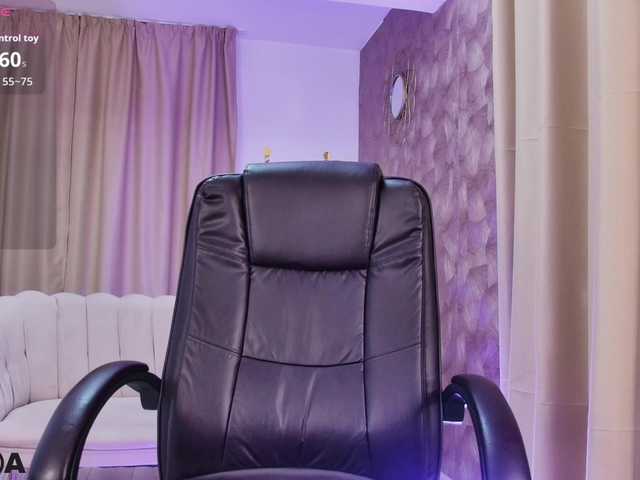 EmelyGlory live cam on BongaCams
