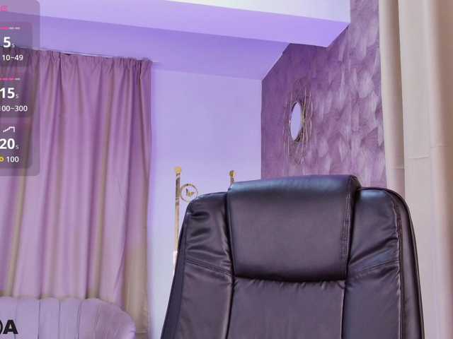EmelyGlory live cam on BongaCams