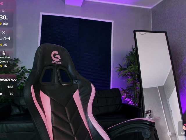 EmelyGlory live cam on BongaCams