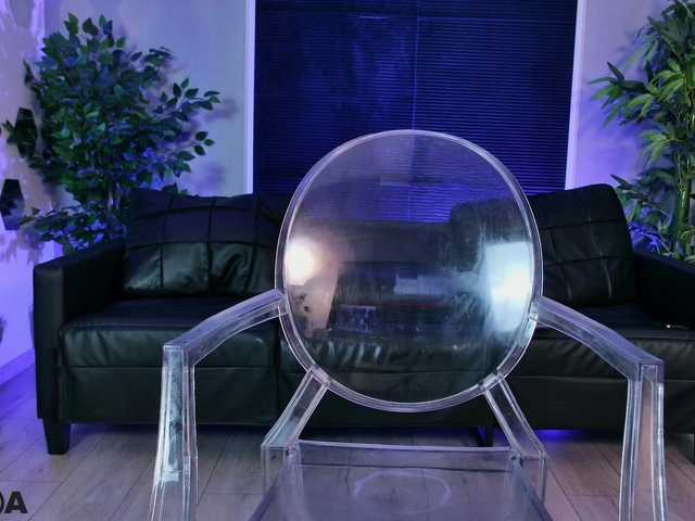 EmelyGlory live cam on BongaCams