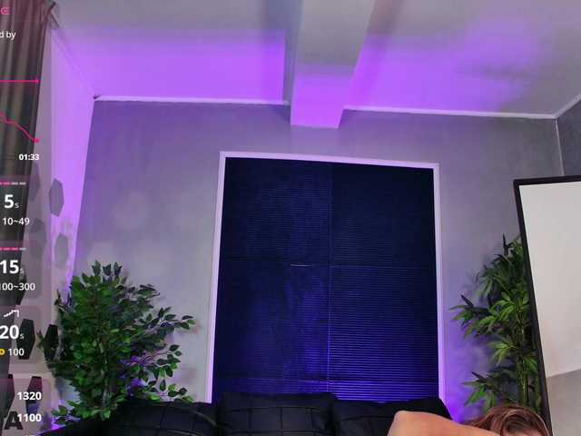 EmelyGlory live cam on BongaCams