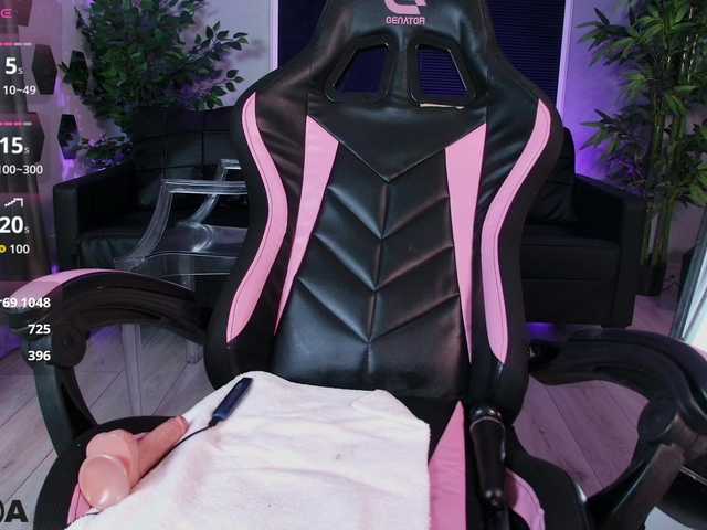 EmelyGlory live webcam show