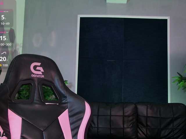 EmelyGlory Live Cam on BongaCams