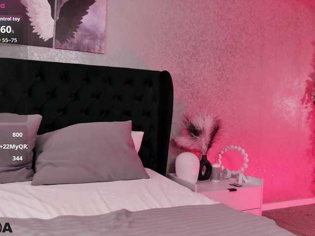 EmelyGlory live cam on BongaCams