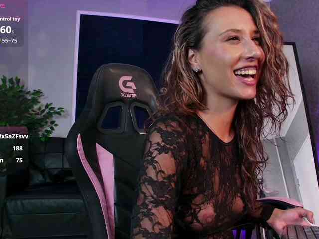 EmelyGlory webcam
