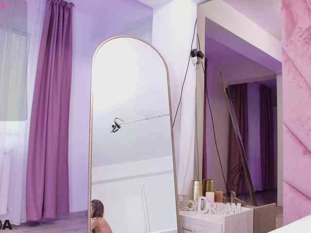 EmelyGlory webcam