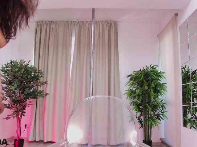 EmelyGlory webcam