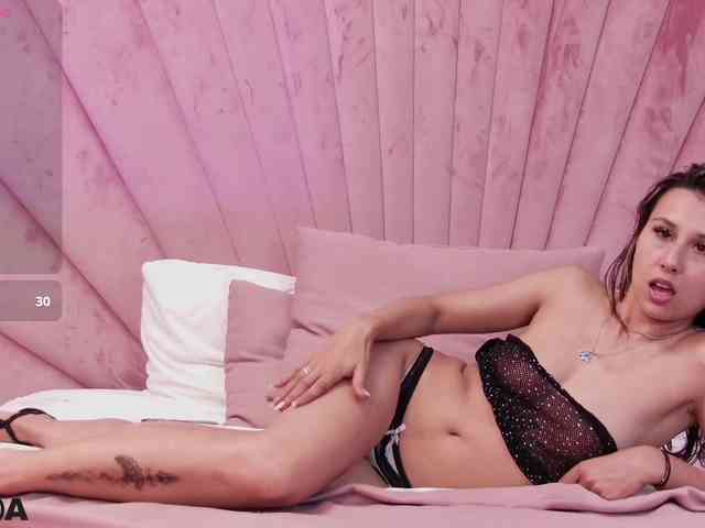 EmelyGlory webcam