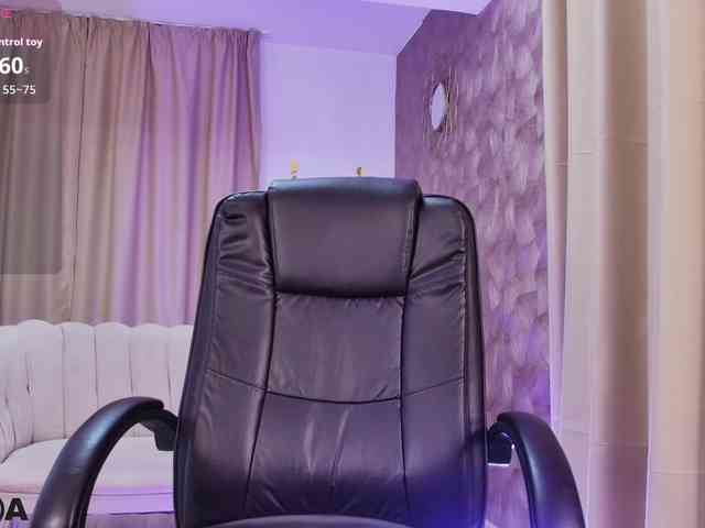 EmelyGlory webcam