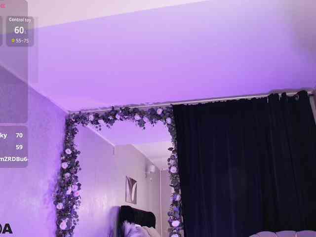 EmelyGlory webcam