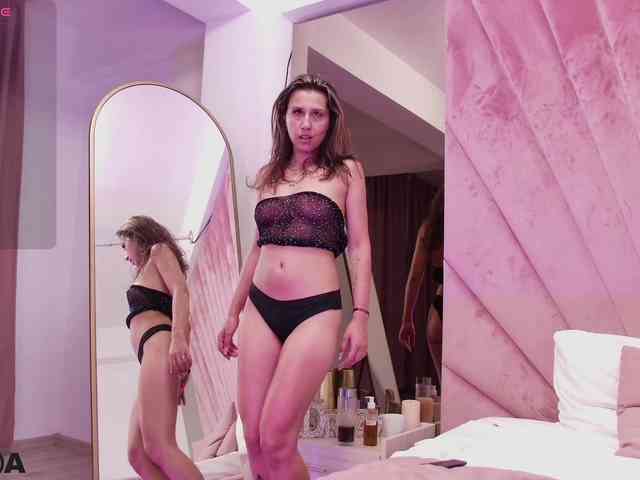 EmelyGlory webcam