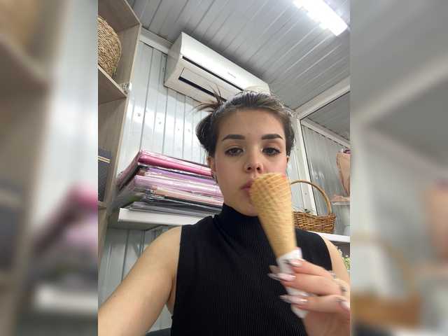 Aloeeevera444 live cam on BongaCams