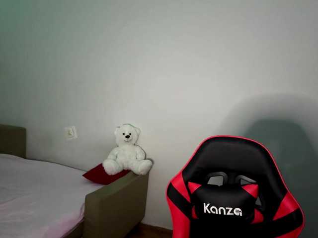 nessy-messy live cam on BongaCams