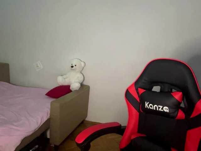 nessy-messy live cam on BongaCams