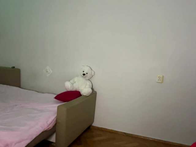 nessy-messy live cam on BongaCams