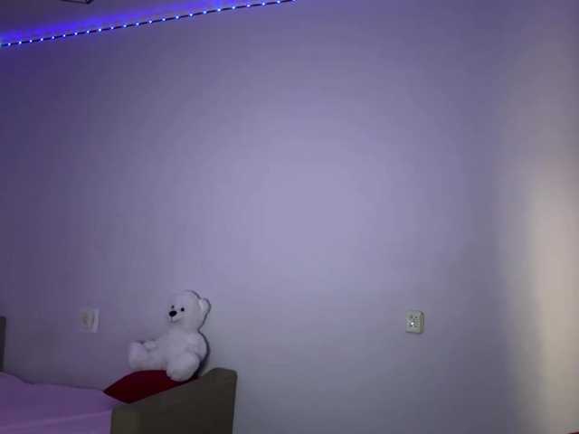 nessy-messy live webcam show
