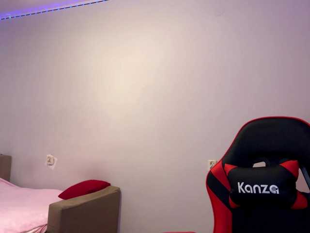 nessy-messy live cam on BongaCams