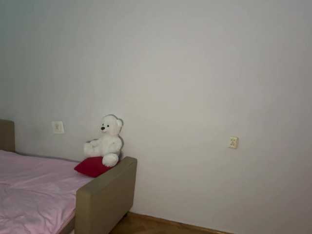 nessy-messy live cam on BongaCams