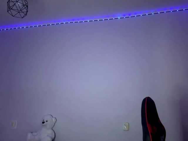 nessy-messy live webcam show