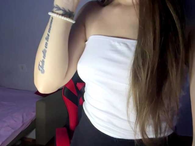 nessy-messy live cam on BongaCams