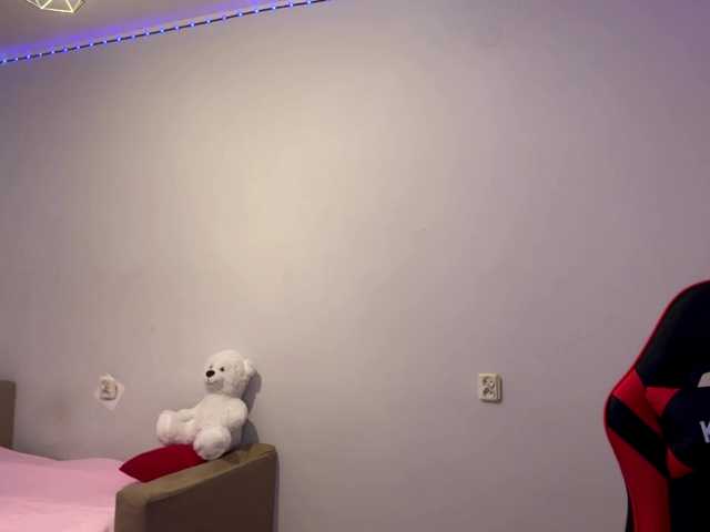 nessy-messy live cam on BongaCams