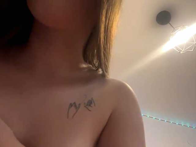 nessy-messy live cam on BongaCams