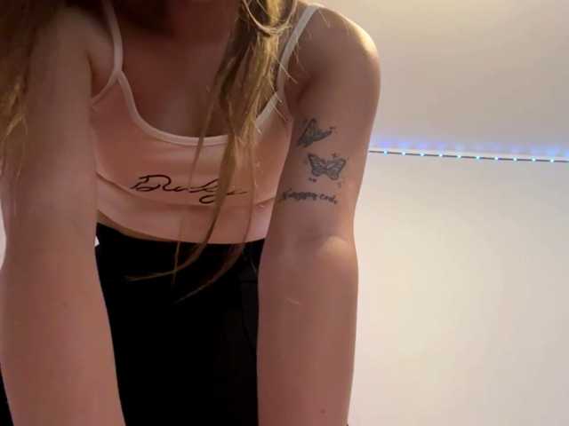 nessy-messy live cam on BongaCams
