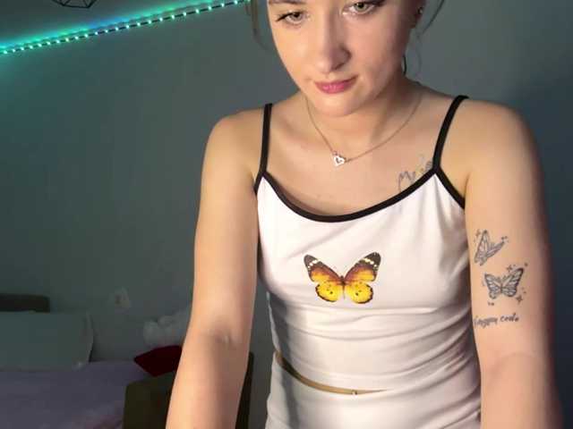 nessy-messy live cam on BongaCams