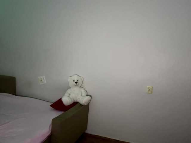 nessy-messy live cam on BongaCams