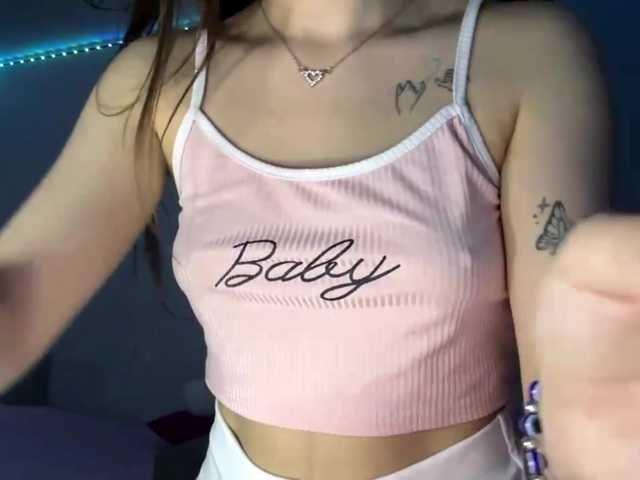 nessy-messy live cam on BongaCams