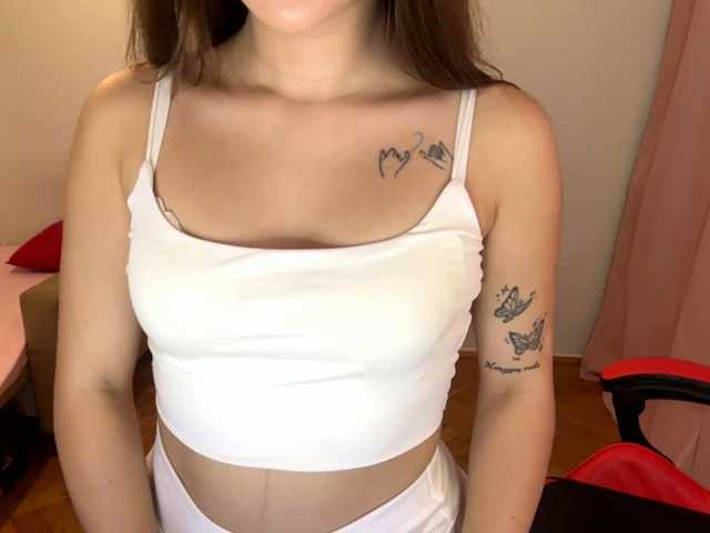 nessy-messy live cam on BongaCams