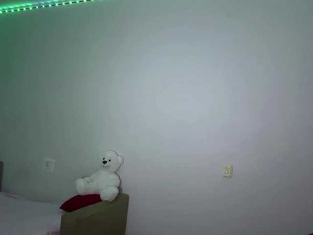 nessy-messy live webcam show