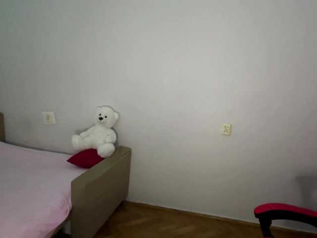 nessy-messy live cam on BongaCams