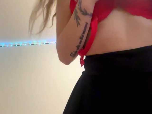 nessy-messy live cam on BongaCams