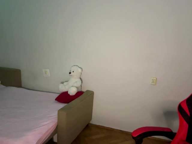 nessy-messy live cam on BongaCams