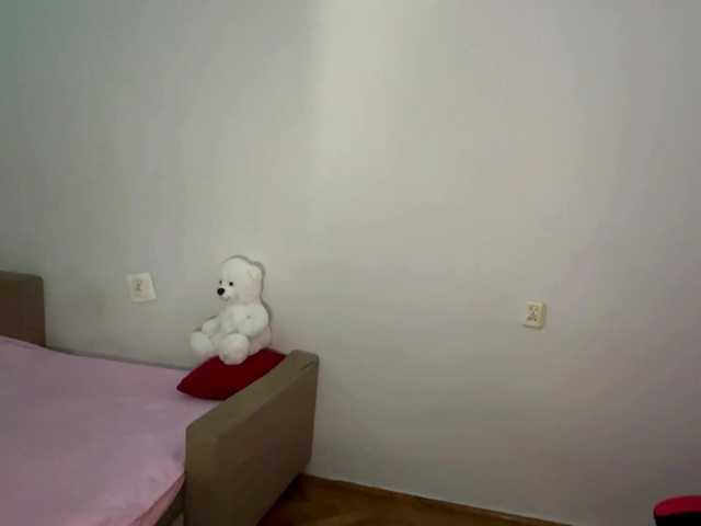 nessy-messy live cam on BongaCams