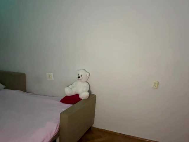 nessy-messy live cam on BongaCams