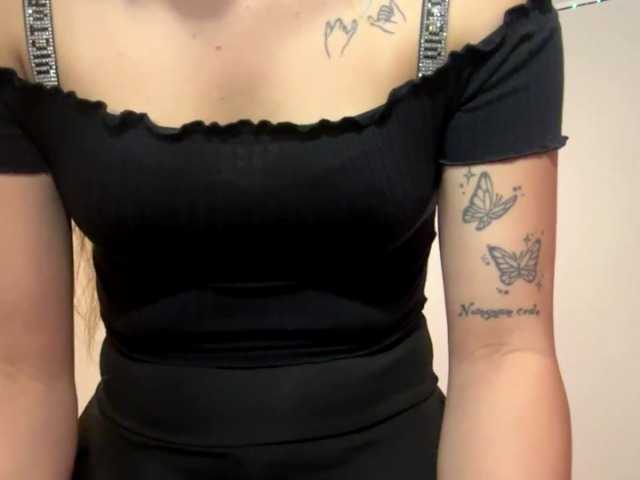 nessy-messy live cam on BongaCams