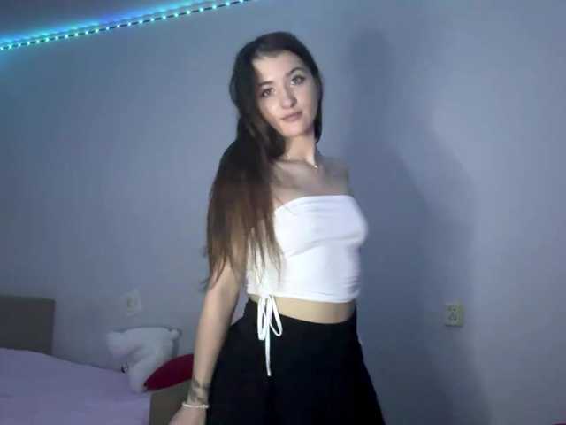 nessy-messy live cam on BongaCams