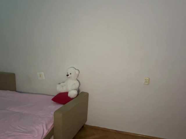 nessy-messy live cam on BongaCams