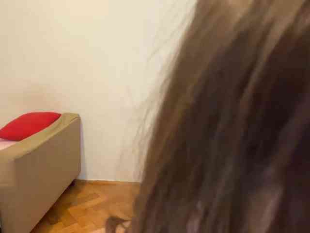 nessy-messy live female cam on bongacams