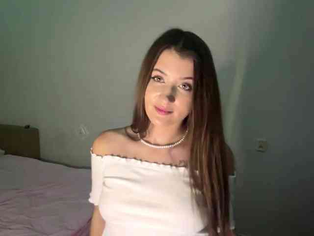 nessy-messy Live Webcam on BongaCams