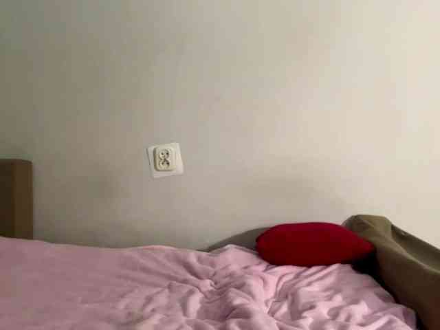 nessy-messy's live room