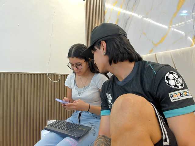 sweetauracouple live cam on BongaCams